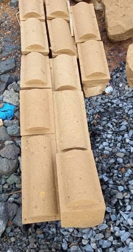 BUSH STONES