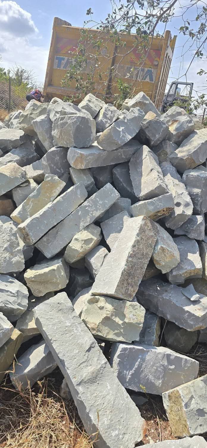NON-POROUS FOUNDATION STONES